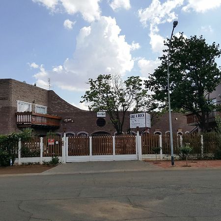 Hotel Like A Rock Bloemfontein Exterior foto